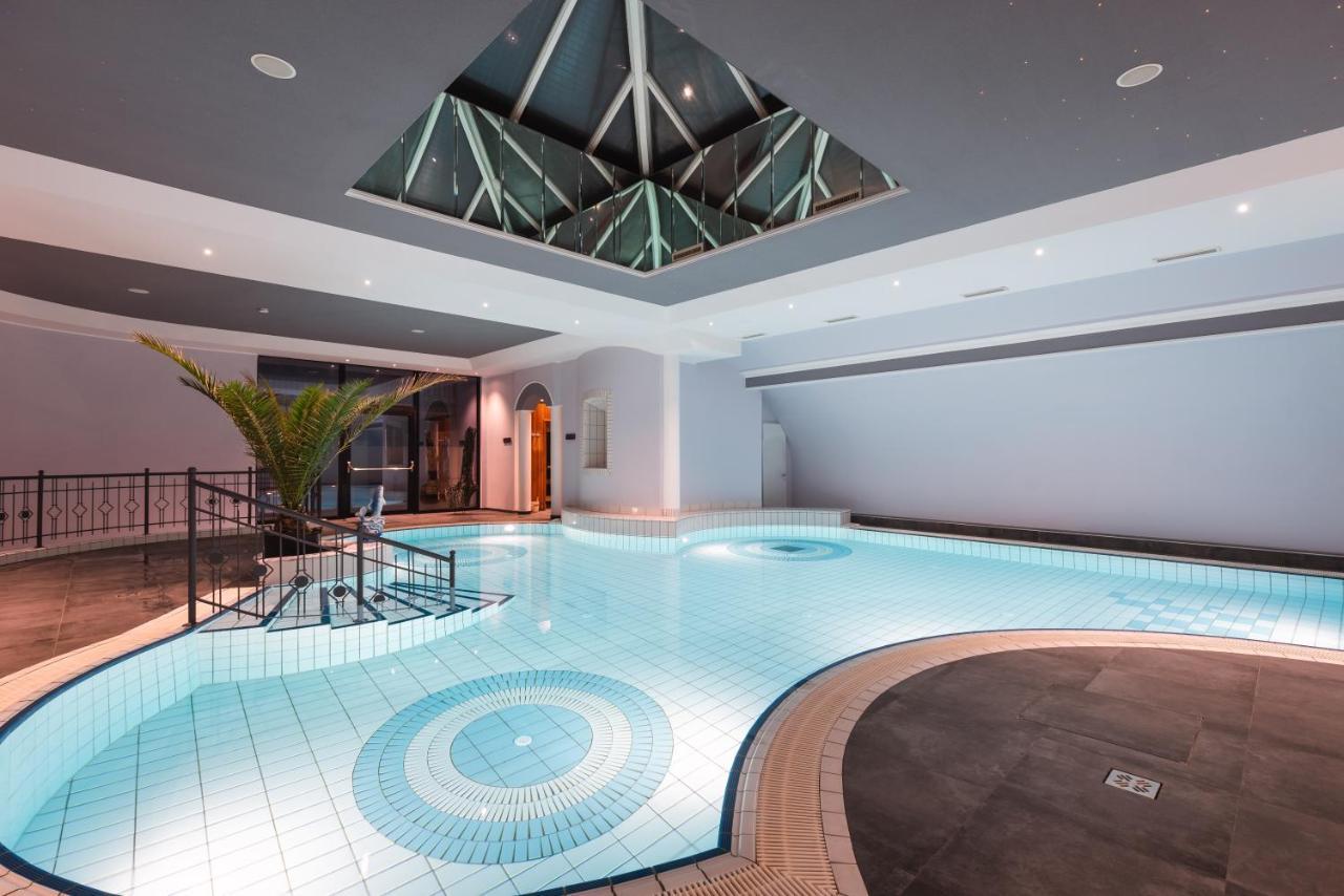 25H Spa-Residenz Best Sleep Privat Garden & Pools นอยซีเดิลอัมเซ ภายนอก รูปภาพ