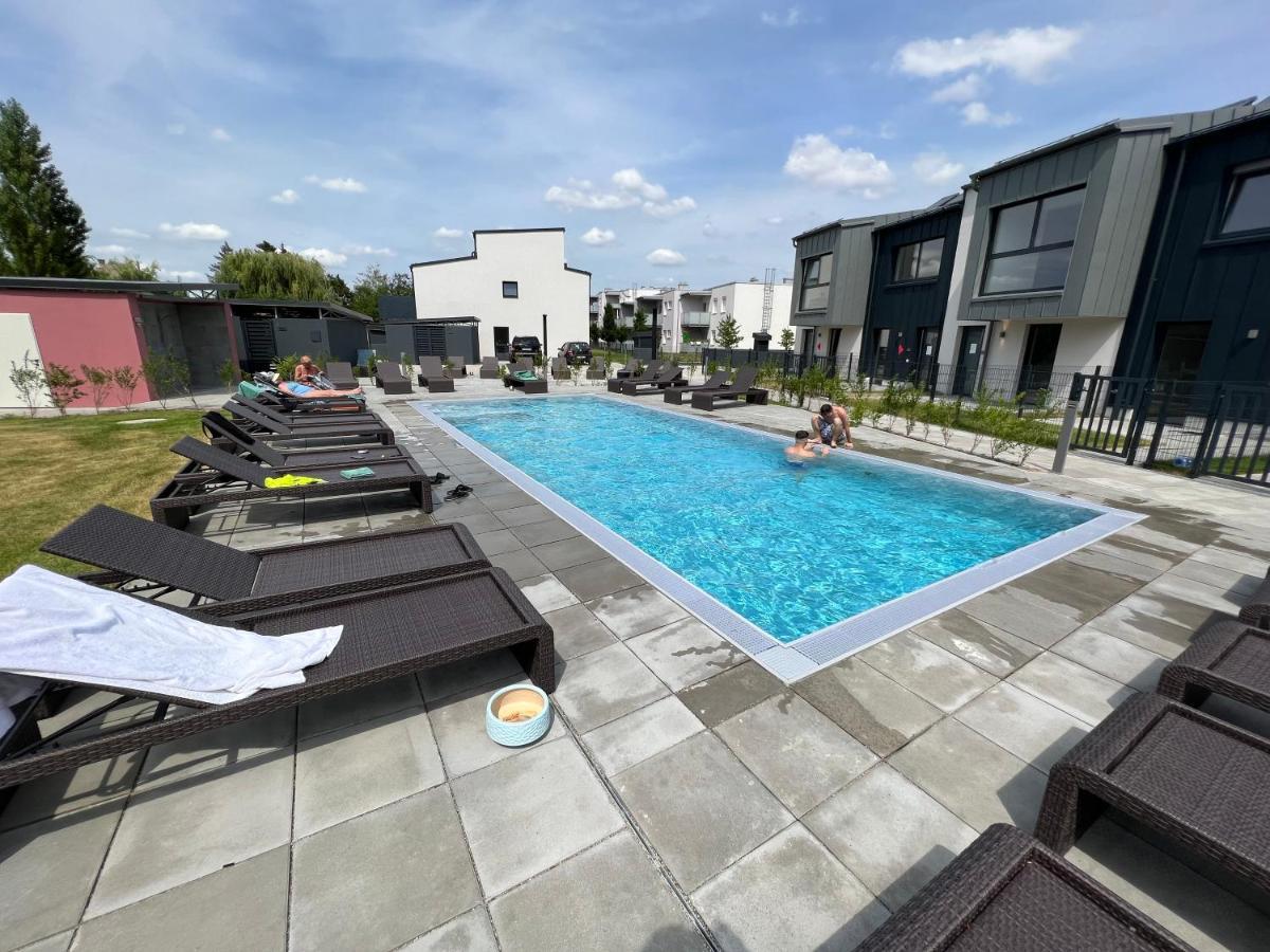 25H Spa-Residenz Best Sleep Privat Garden & Pools นอยซีเดิลอัมเซ ภายนอก รูปภาพ
