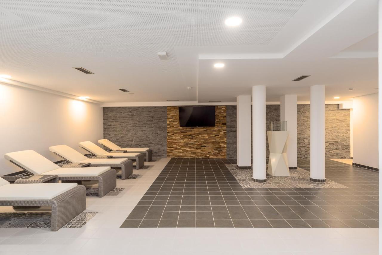 25H Spa-Residenz Best Sleep Privat Garden & Pools นอยซีเดิลอัมเซ ภายนอก รูปภาพ