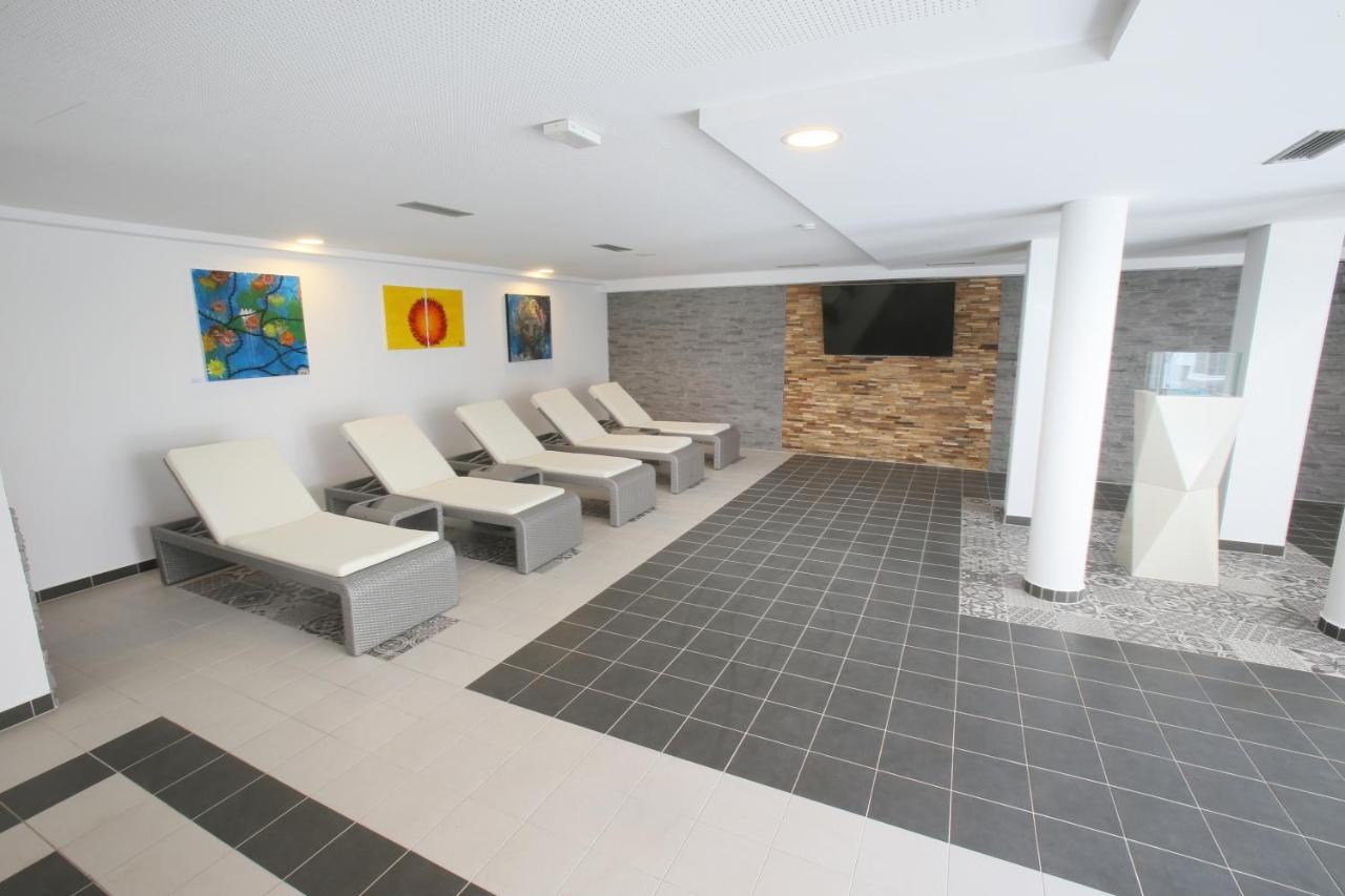 25H Spa-Residenz Best Sleep Privat Garden & Pools นอยซีเดิลอัมเซ ภายนอก รูปภาพ
